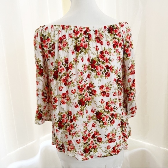 Floral off the shoulder Top Size Medium - Picture 3 of 9